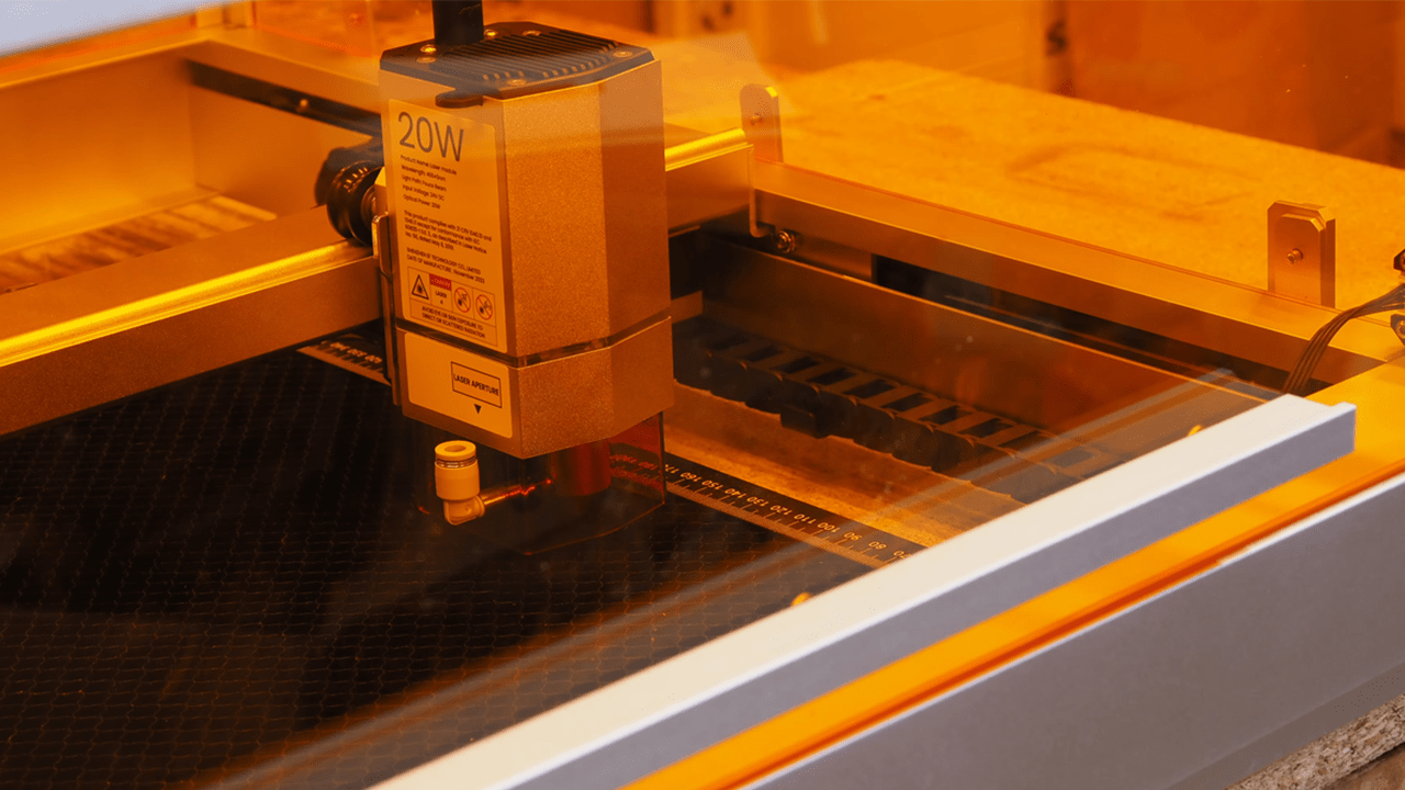 Laser cutting machine