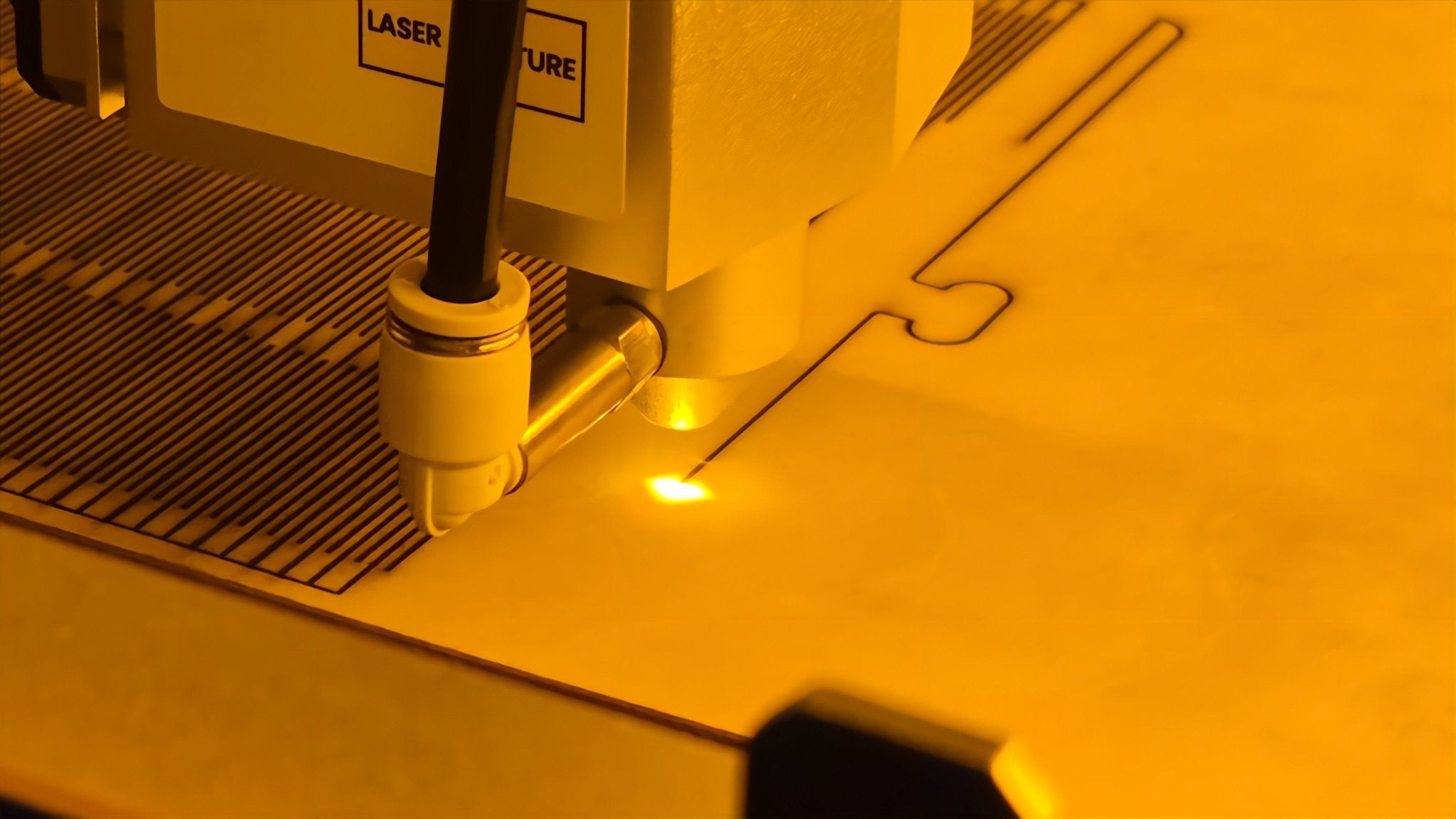 Laser cutting machine